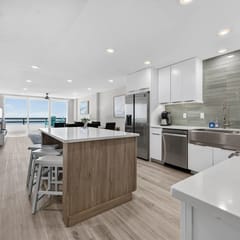 Saltwater Suite - Contemporary Coastal Retreat