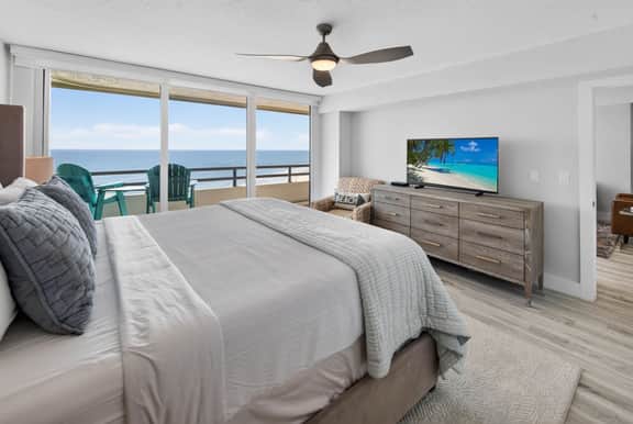 Saltwater Suite - Contemporary Coastal Retreat - Image 3
