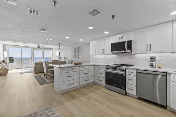 Salt & Linen - Upscale Ormond Beach Condo - Image 3