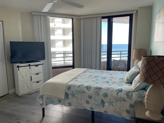 Oceans Atrium 703